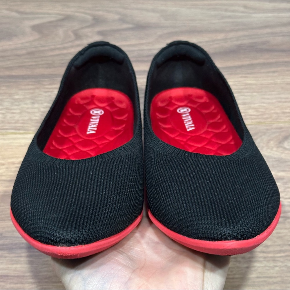 Vivaia Lightweight Pointed-Ballet Flats (Aria Walker) in Black/Red Size 39.5 - Picture 7 of 15
